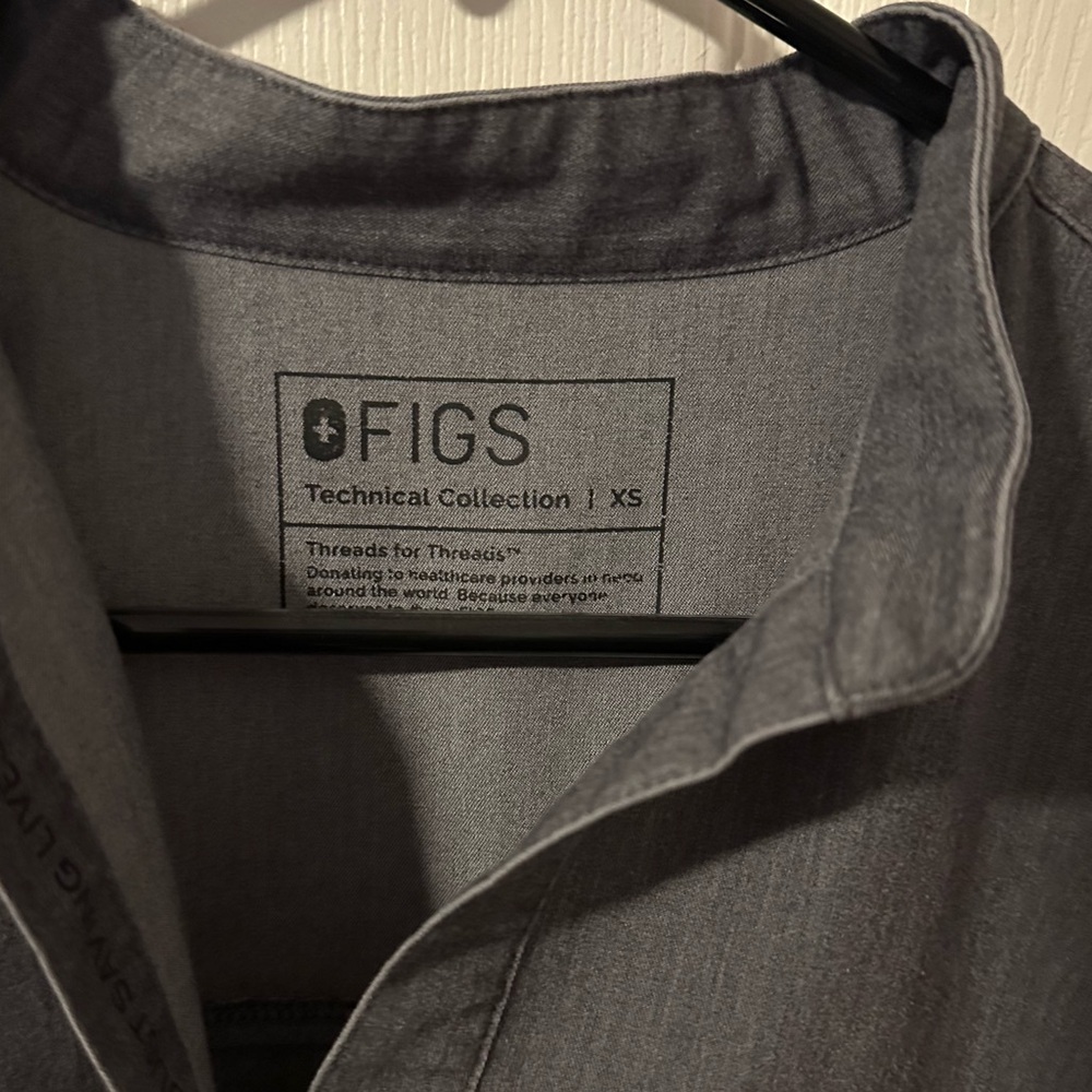 Figs gray scrub set